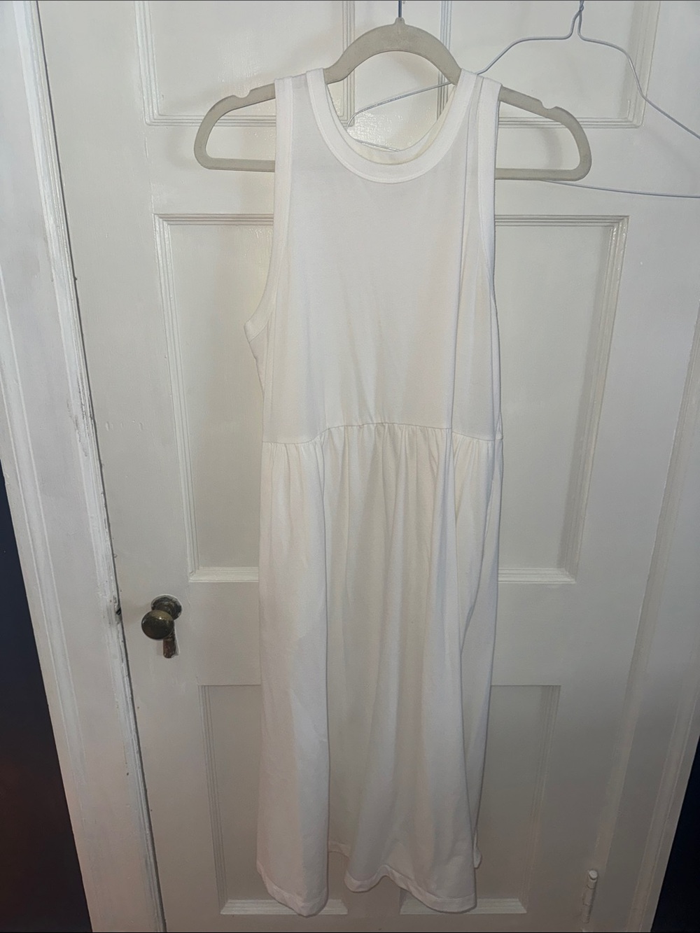 Classic White Sleeveless Women’s Cotton Dress